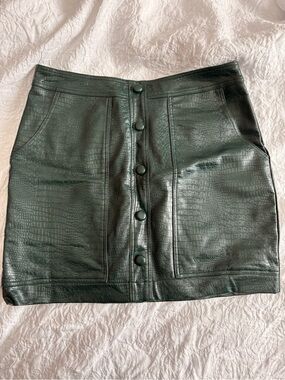 KITTENISH by Jessie James Decker Green Croc Faux Leather Mini Skirt